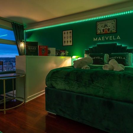 Maevela Apartments - Top Floor Rolex Themed Studio Apt Inside The Cube, Mailbox - Free Netflix & Wifi Birmingham Buitenkant foto
