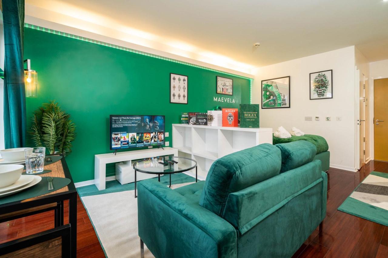 Maevela Apartments - Top Floor Rolex Themed Studio Apt Inside The Cube, Mailbox - Free Netflix & Wifi Birmingham Buitenkant foto