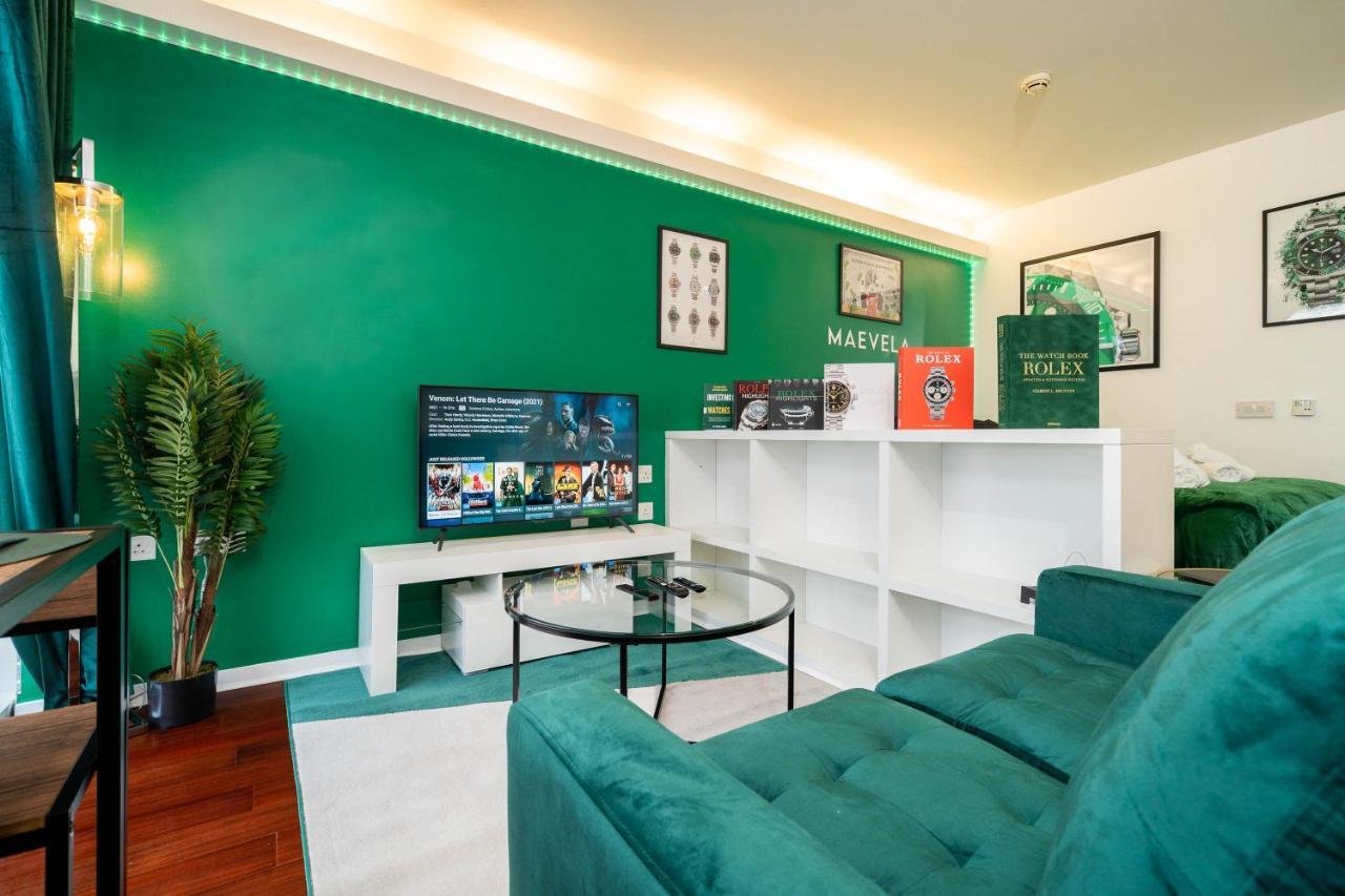 Maevela Apartments - Top Floor Rolex Themed Studio Apt Inside The Cube, Mailbox - Free Netflix & Wifi Birmingham Buitenkant foto