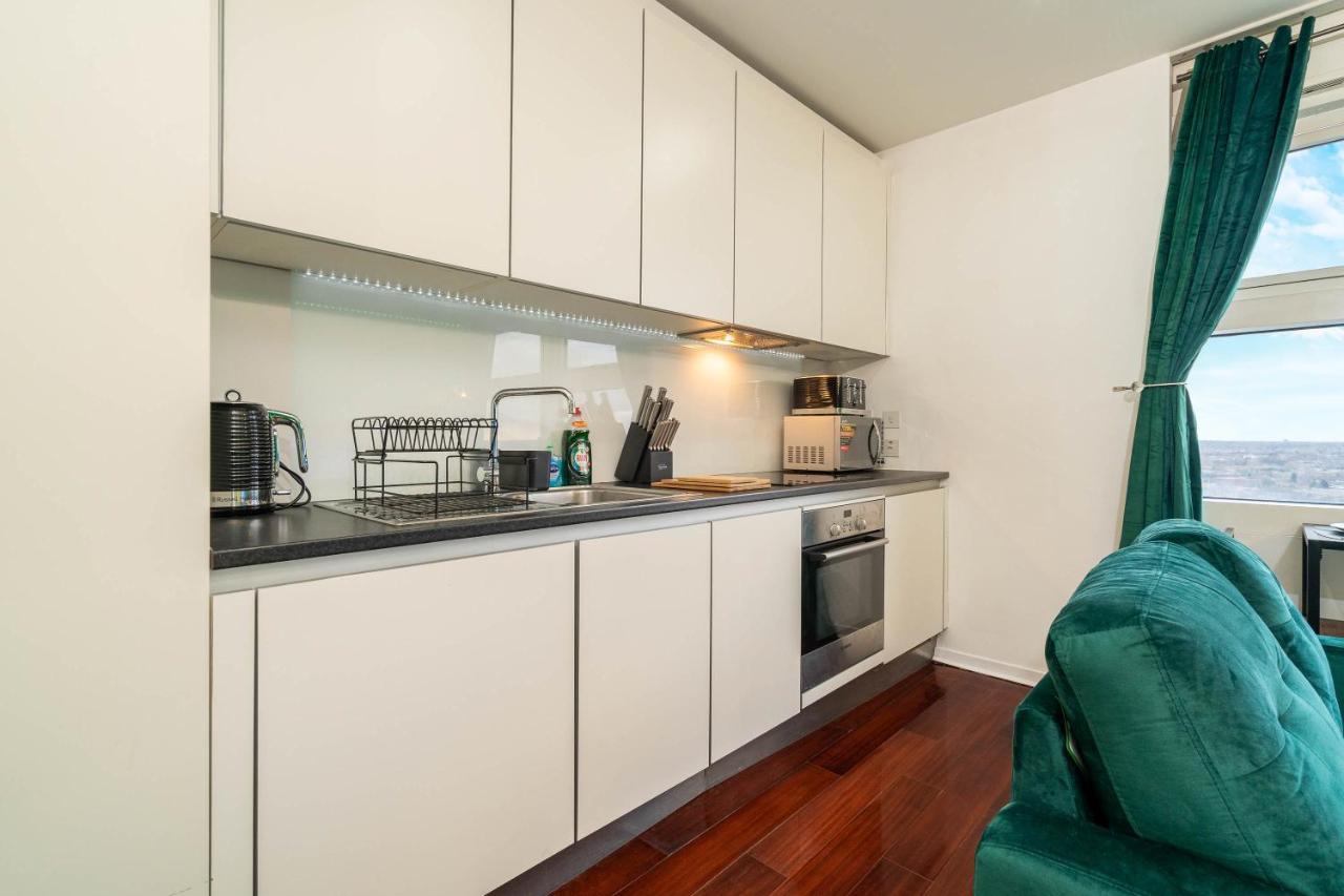 Maevela Apartments - Top Floor Rolex Themed Studio Apt Inside The Cube, Mailbox - Free Netflix & Wifi Birmingham Buitenkant foto