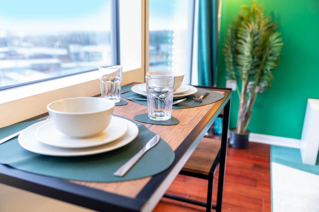 Maevela Apartments - Top Floor Rolex Themed Studio Apt Inside The Cube, Mailbox - Free Netflix & Wifi Birmingham Buitenkant foto