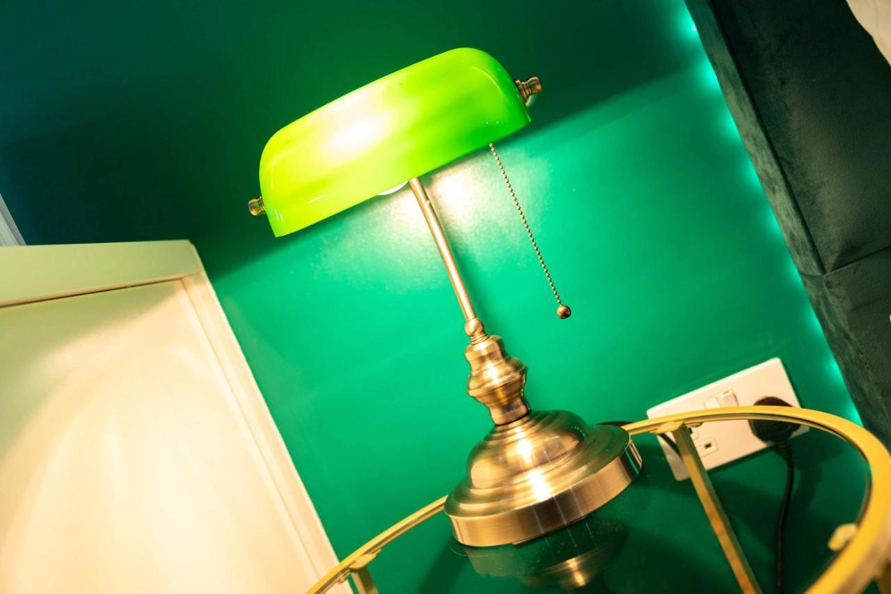 Maevela Apartments - Top Floor Rolex Themed Studio Apt Inside The Cube, Mailbox - Free Netflix & Wifi Birmingham Buitenkant foto