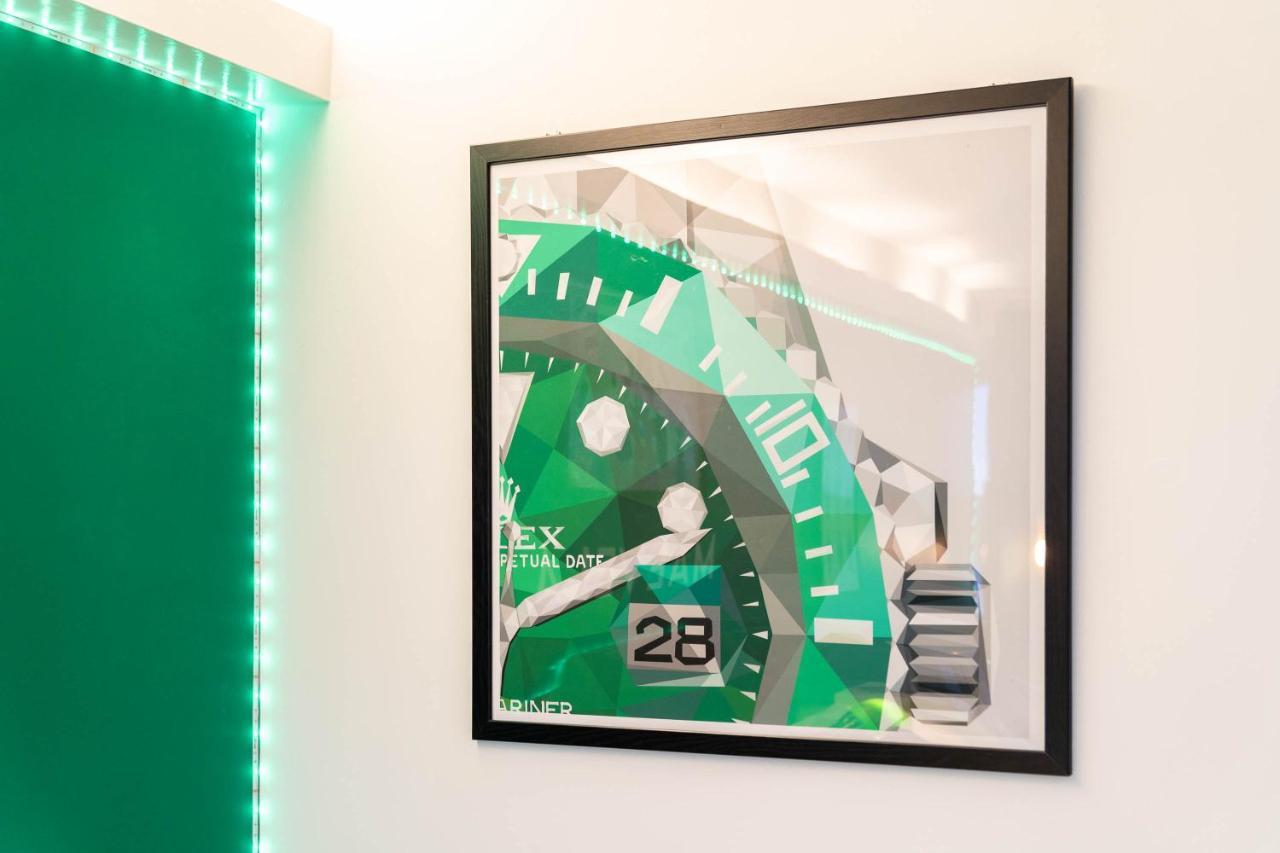 Maevela Apartments - Top Floor Rolex Themed Studio Apt Inside The Cube, Mailbox - Free Netflix & Wifi Birmingham Buitenkant foto