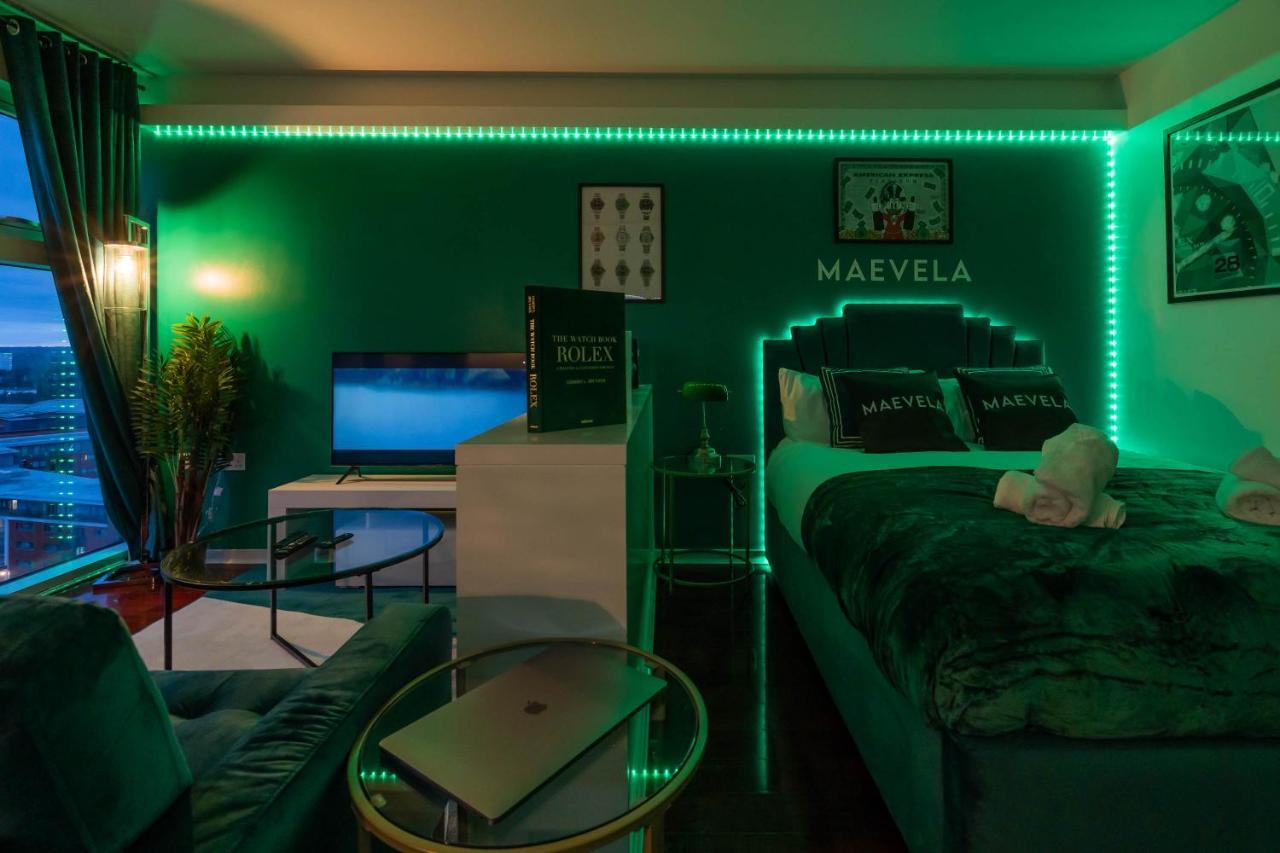 Maevela Apartments - Top Floor Rolex Themed Studio Apt Inside The Cube, Mailbox - Free Netflix & Wifi Birmingham Buitenkant foto